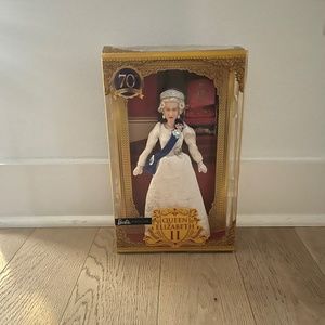 Barbie Signature Queen Elizabeth II, Platinum Jubilee Doll,  damaged box